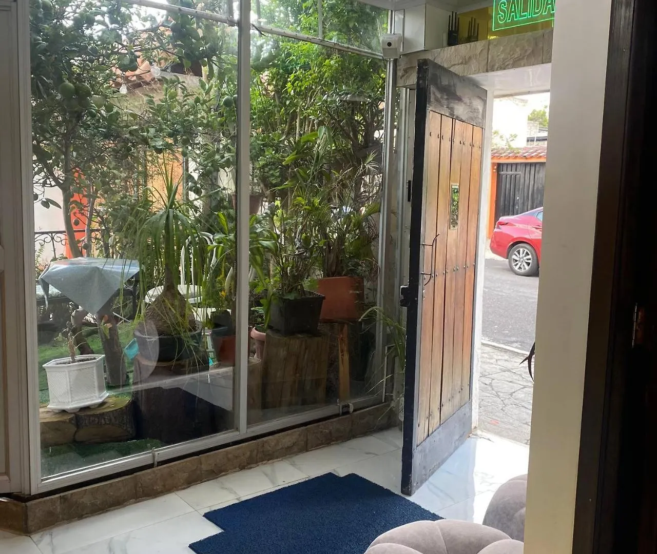 Calu L' Petit Hostel Quito 0*,  Ecuador